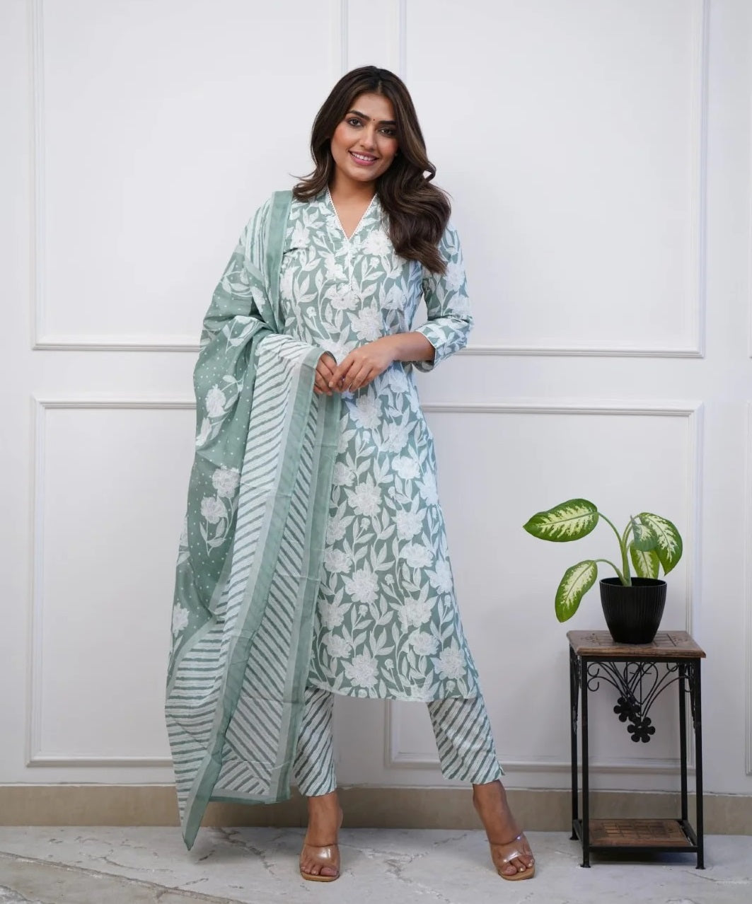 Kiara Green Floral Printed Kurta Set for Women