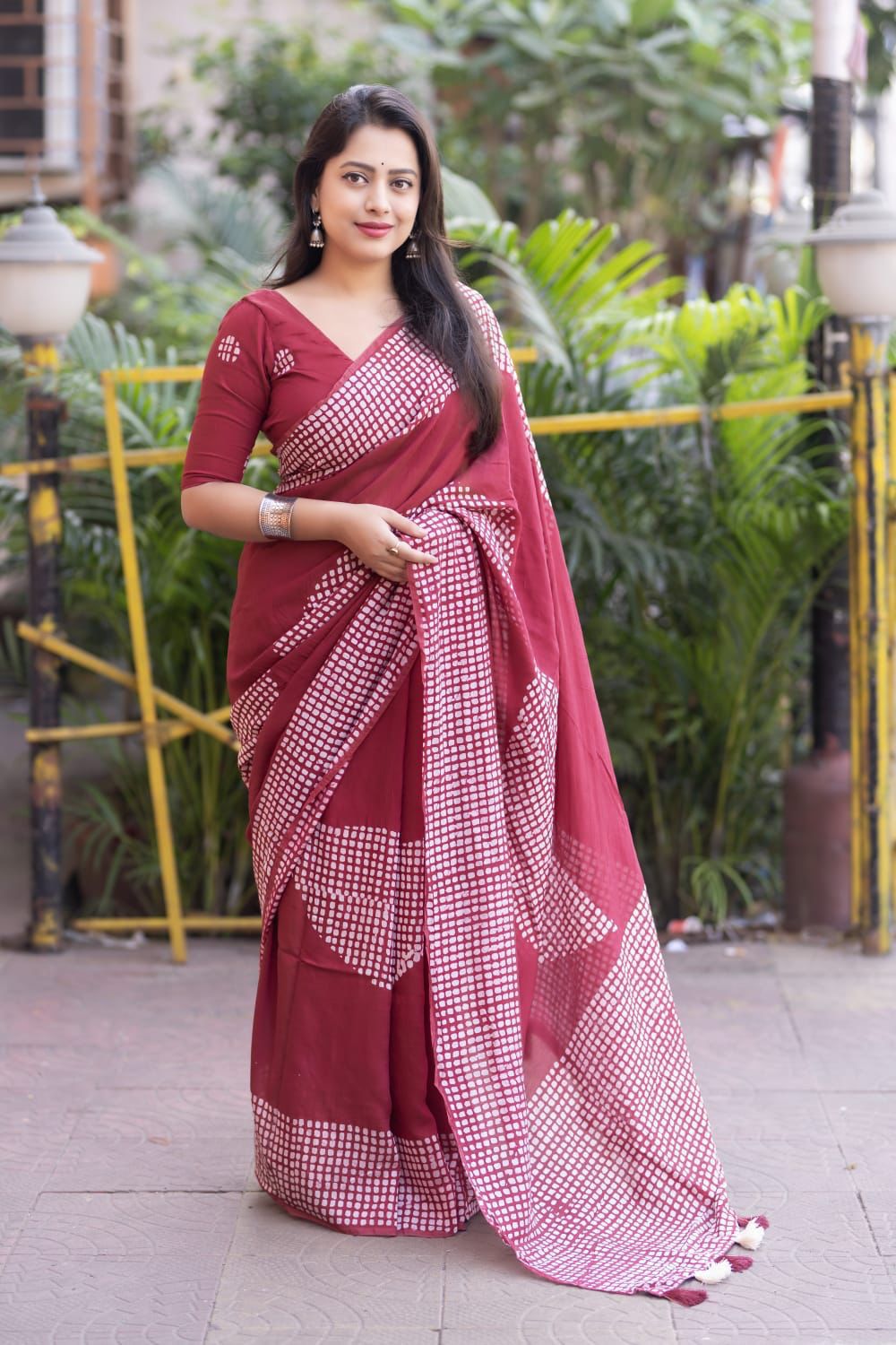 Pure Chanderi Cotton Batik Printed Saree with Cotton Tassels – Trendraani