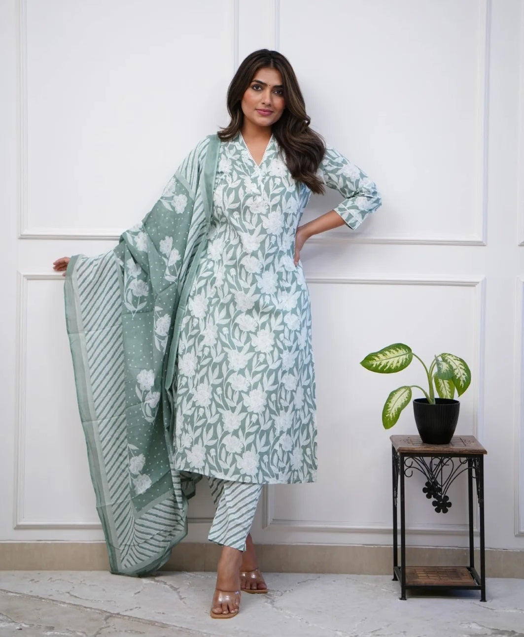 Designer Kurta Set for Indian Festivals – Trendraani