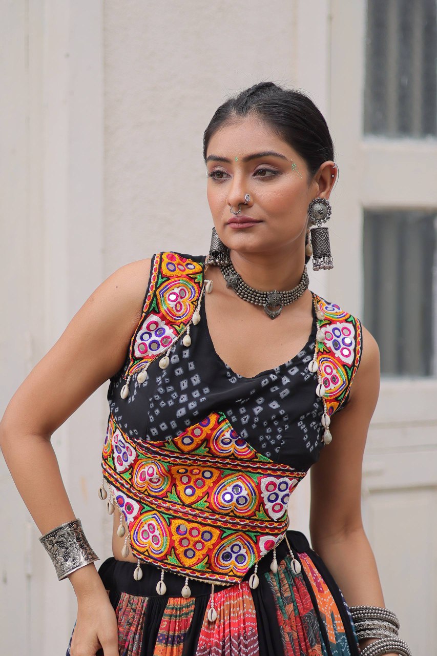 Traditional Navratri Lehenga Choli with Sleeveless Blouse – Trend raani