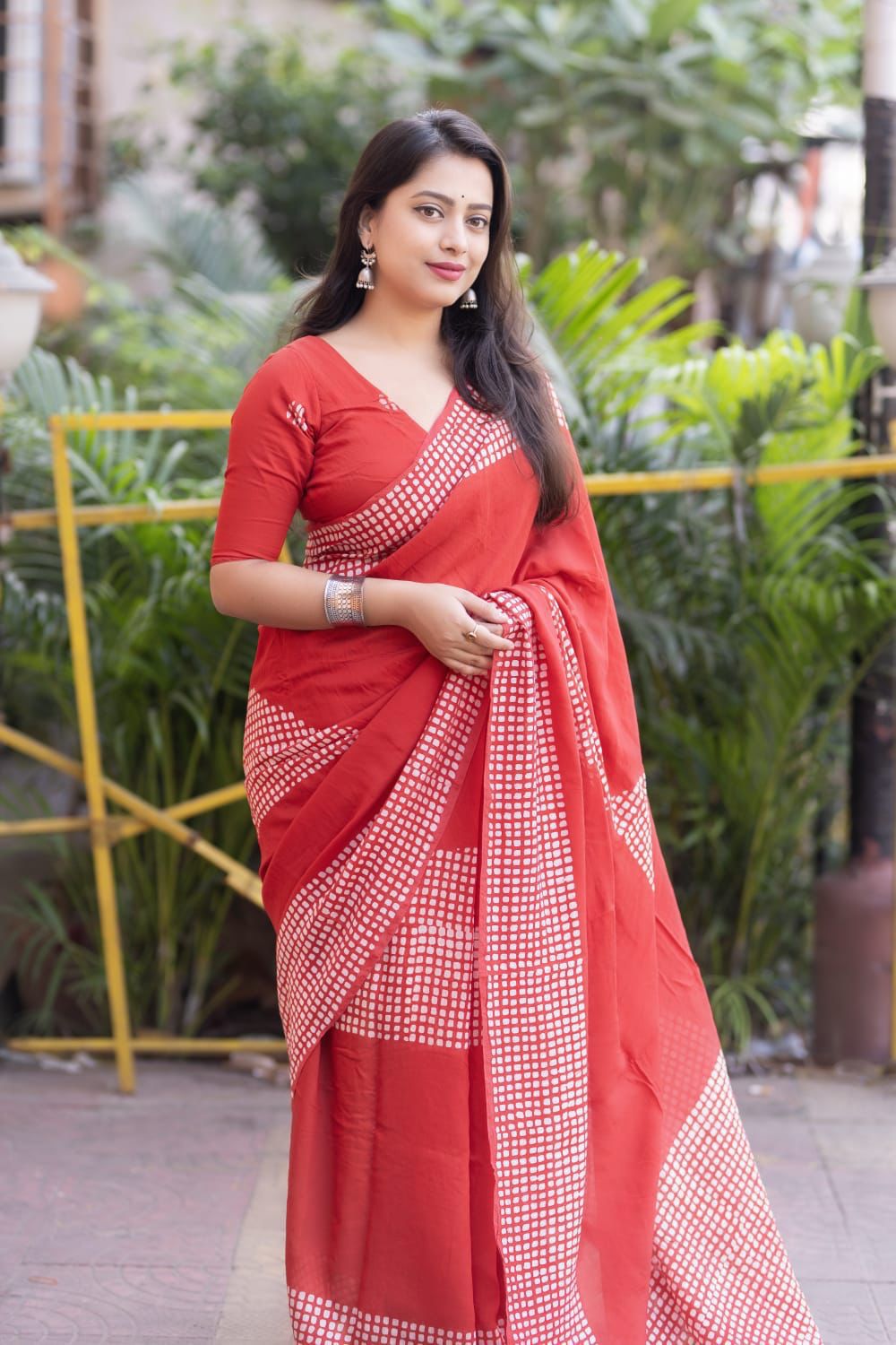 Pure Chanderi Cotton Batik Printed Saree with Cotton Tassels – Trendraani