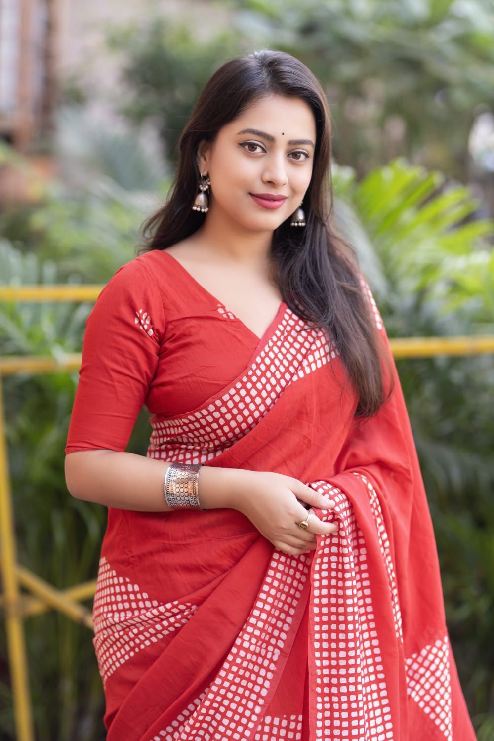 Pure Chanderi Cotton Batik Printed Saree with Cotton Tassels – Trendraani